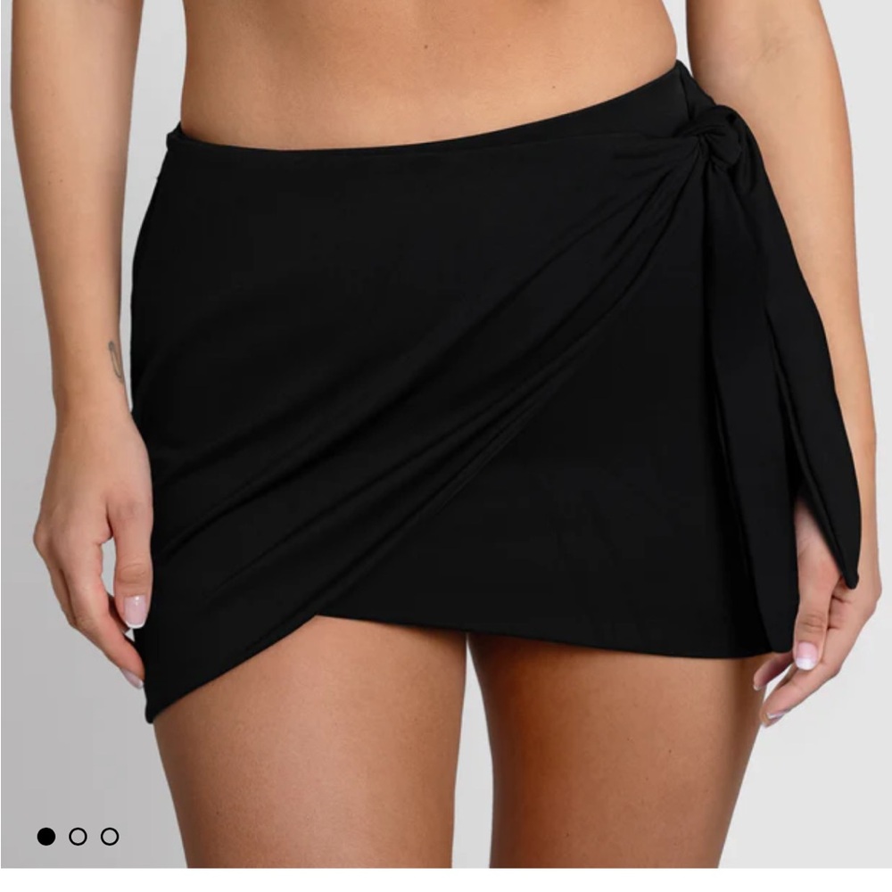 NWT Ta3 Mini Wrap Skirty in Black